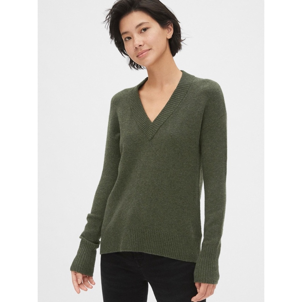 Gap V-Neck Sweater